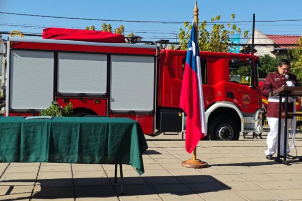 Cuerpo de Bomberos de El Monte incorpora nueva unidad multipropósito tras siete años de gestión