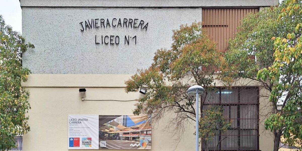 Liceo 1 Javiera Carrera de Santiago en toma en medio de desórdenes