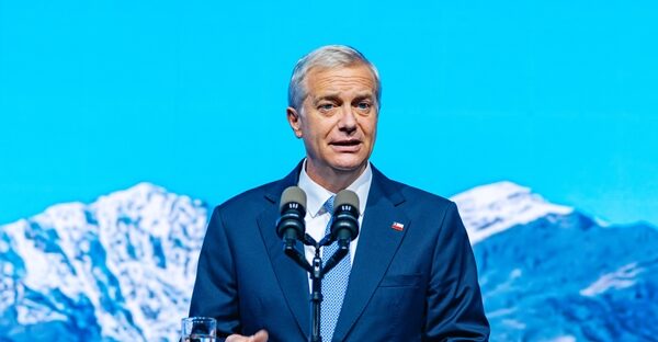 Kast envía al Congreso su megareforma económica con rebaja de impuestos y beneficios a la inversión