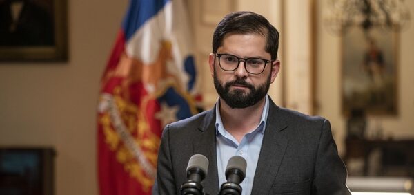 Boric rindió $5,8 millones en gastos de oficina en su primer mes como expresidente
