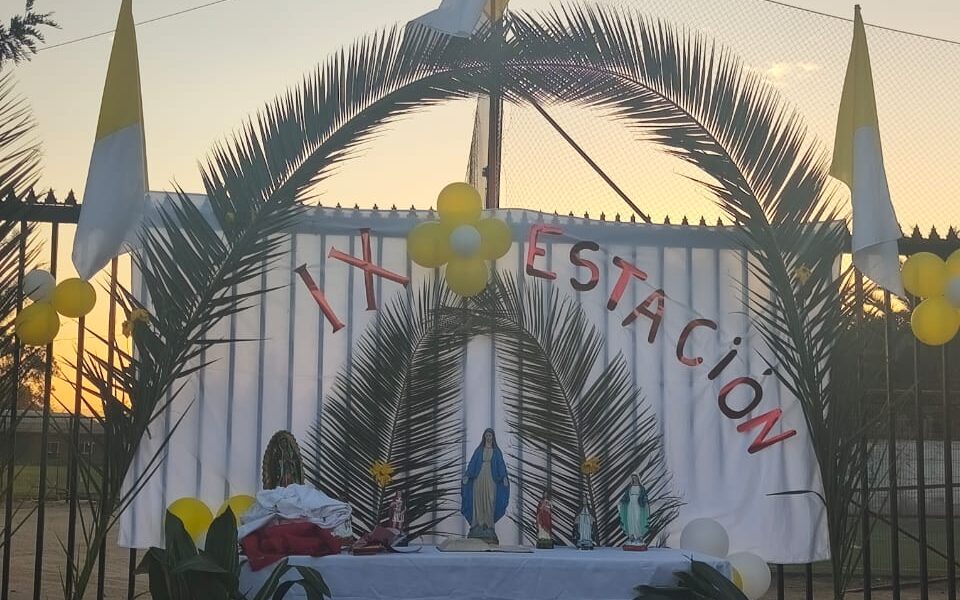 El Monte realizó tradicional Vía Crucis de Viernes Santo por calles del centro de la comuna