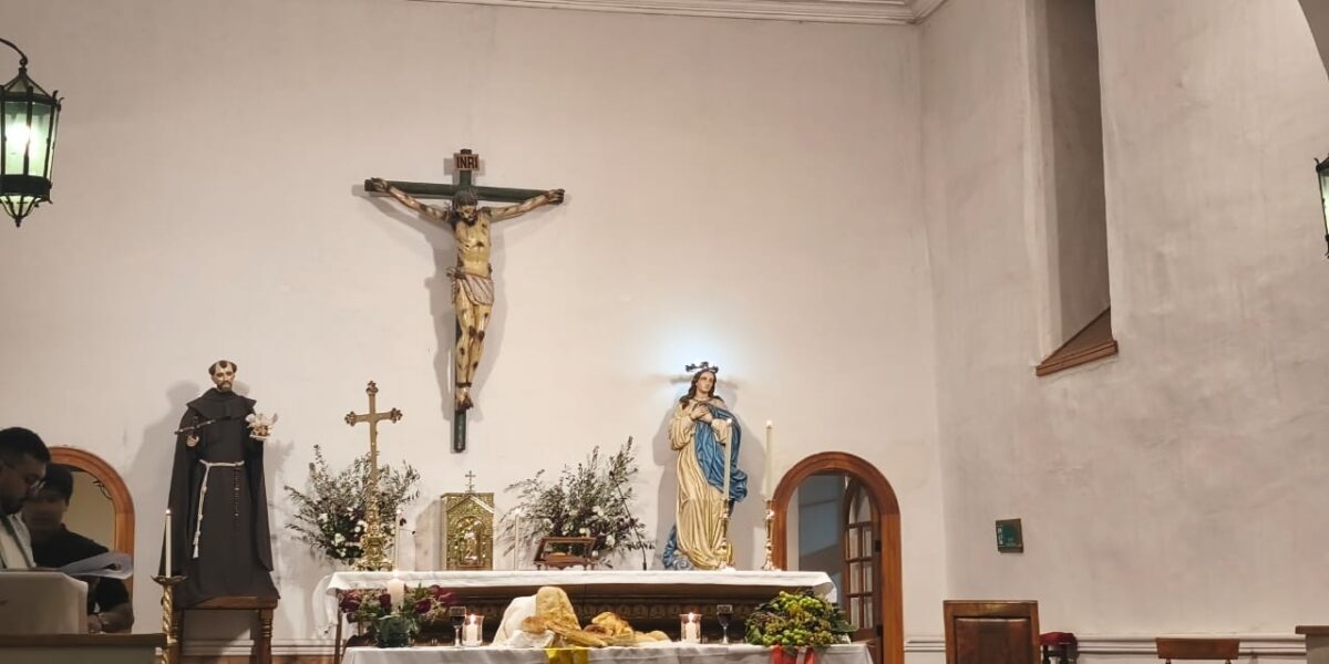 El Monte conmemoró el Jueves Santo con misa y tradicional lavado de pies