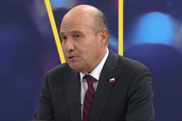 Quiroz pone en duda nueva alza de bencinas y defiende ajuste al Mepco