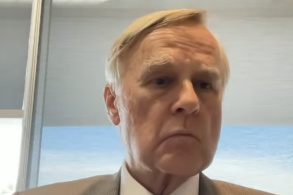 Klaus Schmidt-Hebbel respalda proyecto de Reconstrucción y critica “tsunami” de indicaciones opositoras