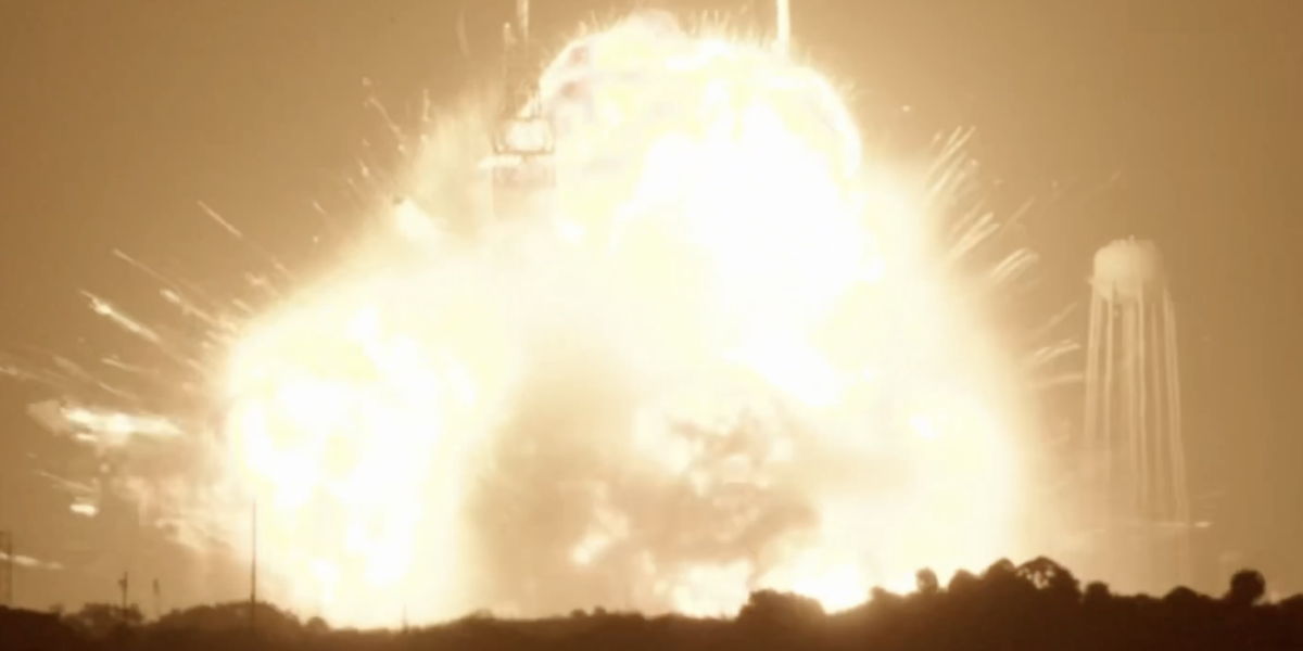 Cohete de Blue Origin explota durante prueba en tierra y golpea los planes espaciales de Jeff Bezos
