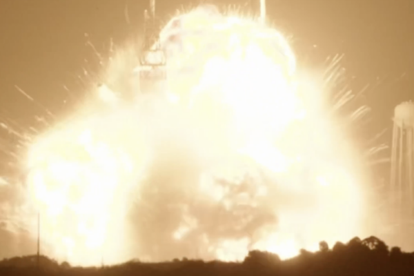 Cohete de Blue Origin explota durante prueba en tierra y golpea los planes espaciales de Jeff Bezos