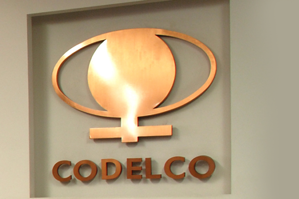 Codelco admite menor producción en 2025, despide a gerente y presenta denuncia ante Fiscalía