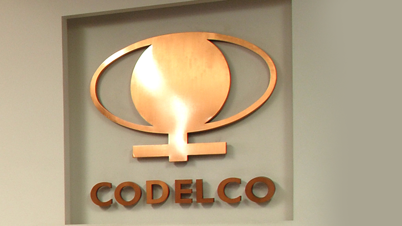Codelco admite menor producción en 2025, despide a gerente y presenta denuncia ante Fiscalía