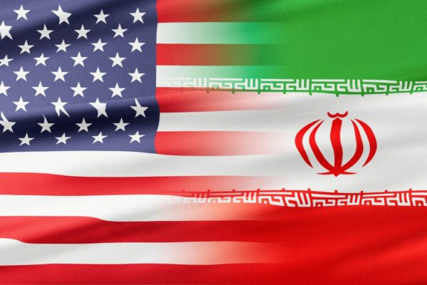 Estados Unidos bombardea objetivos militares en el sur de Irán mientras siguen negociaciones de paz