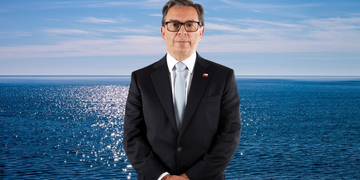 Ministro Barros llama a dejar atrás divisiones durante conmemoración de Glorias Navales