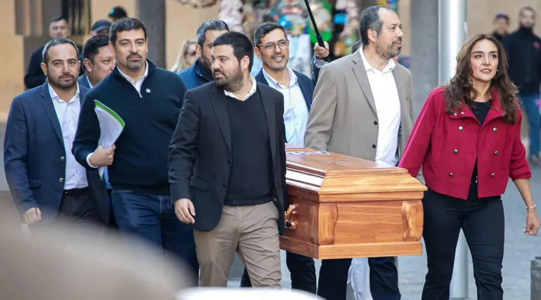 Alcaldesa de El Monte se suma a protesta de alcaldes de oposición por eventuales recortes en salud primaria