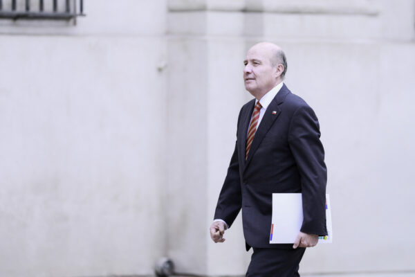 Quiroz acusa error de más de US$10 mil millones en proyección de deuda pública del gobierno anterior