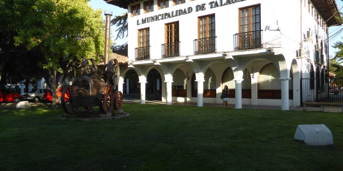 Investigan si funcionarios entregaron claves en fraude por más de $400 millones a Educación de Talagante