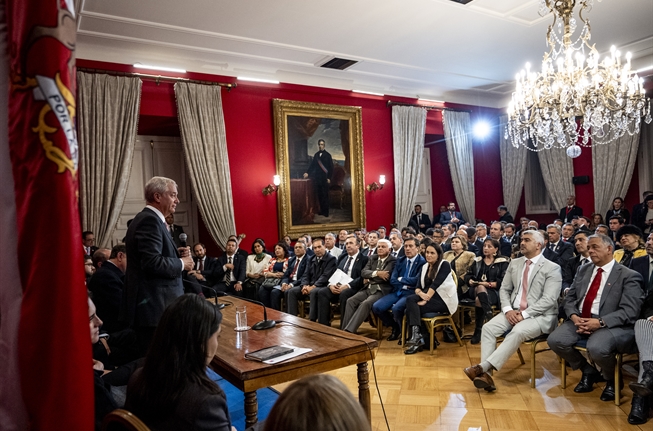 Alcaldes oficialistas respaldan al Gobierno tras cita con Kast en La Moneda