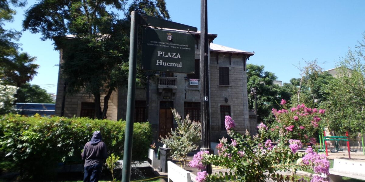 Teatro Huemul reabre sus puertas tras 12 años cerrado y busca volver a ser punto de encuentro barrial