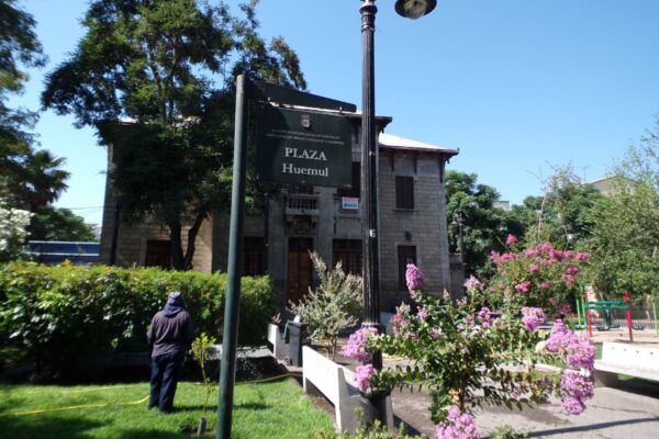 Teatro Huemul reabre sus puertas tras 12 años cerrado y busca volver a ser punto de encuentro barrial