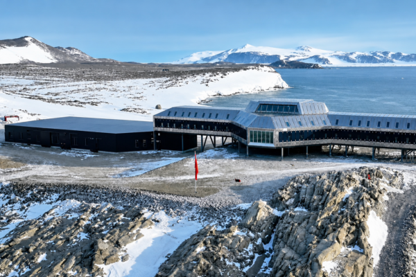 China perfora más de 3.400 metros en la Antártica y aumenta inquietud por su presencia polar