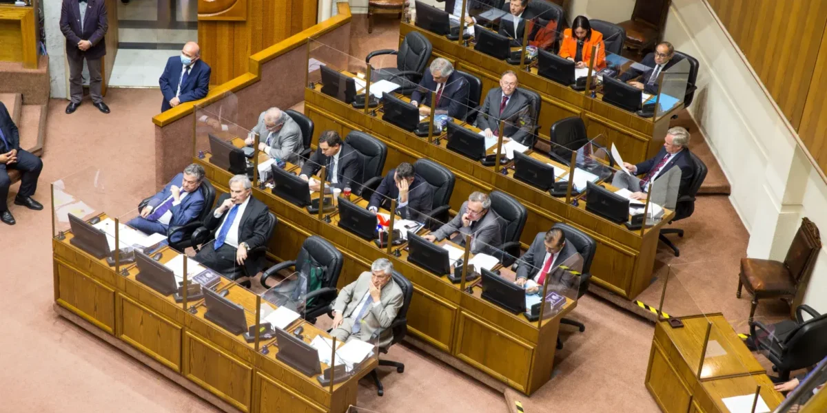 Con votos en contra del FA, PC y PS, Senado aprueba en general proyecto que tipifica como delito el ingreso clandestino a Chile
