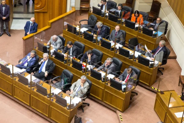 Con votos en contra del FA, PC y PS, Senado aprueba en general proyecto que tipifica como delito el ingreso clandestino a Chile
