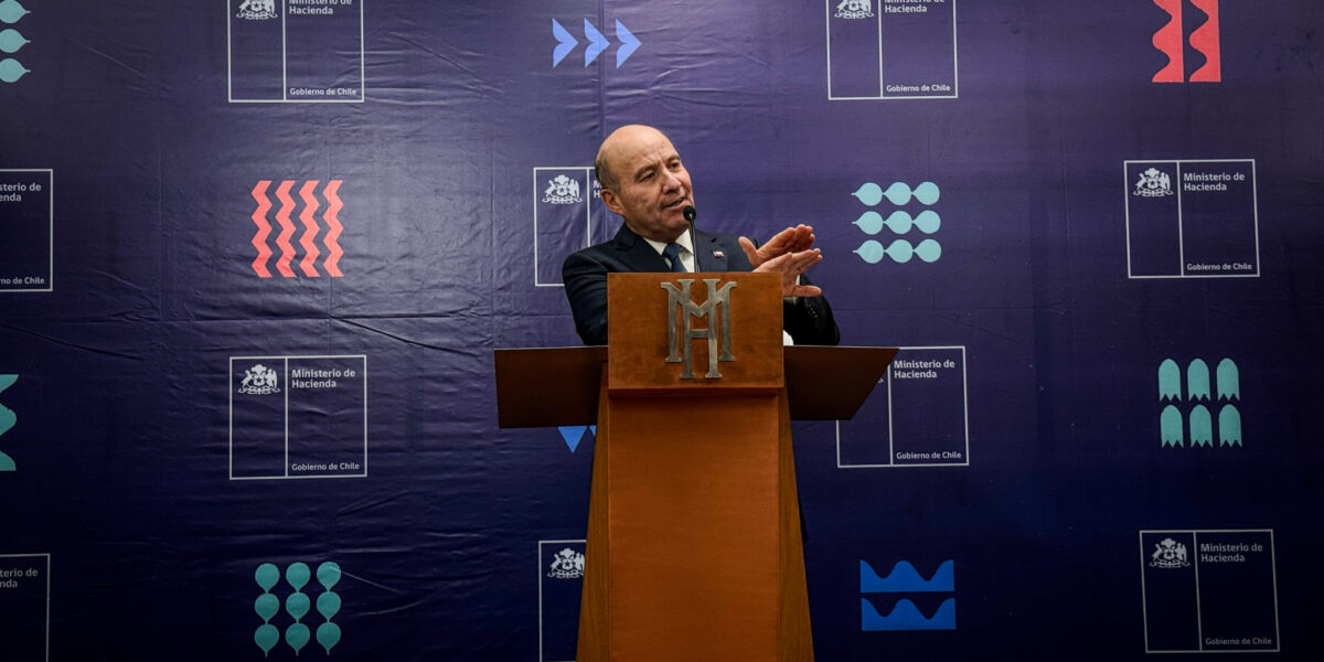 Quiroz anticipa fuerte baja en combustibles desde este jueves tras acuerdo entre EE.UU. e Irán