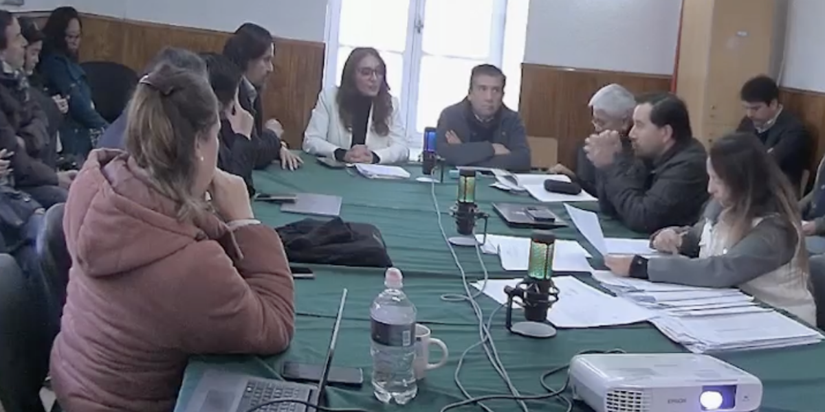 Concejo Municipal de El Monte aprueba remoción de Dante Aguirre como administrador municipal