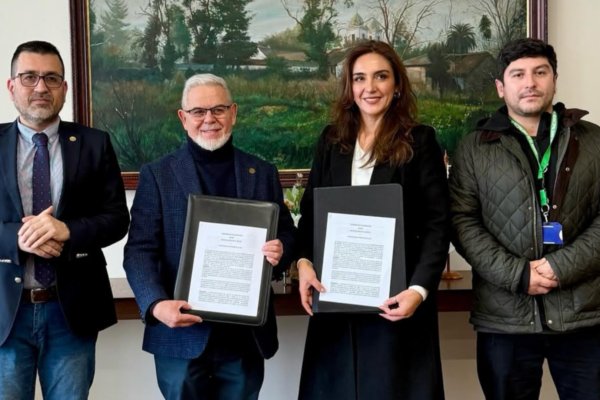 Municipalidad de El Monte firma convenio con Universidad Autónoma para fortalecer formación en gestión pública
