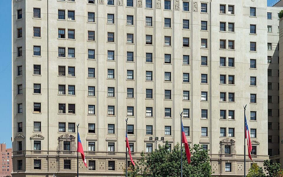Gobierno pide aumentar deuda fiscal en US$6.200 millones y apunta al presupuesto heredado de Boric