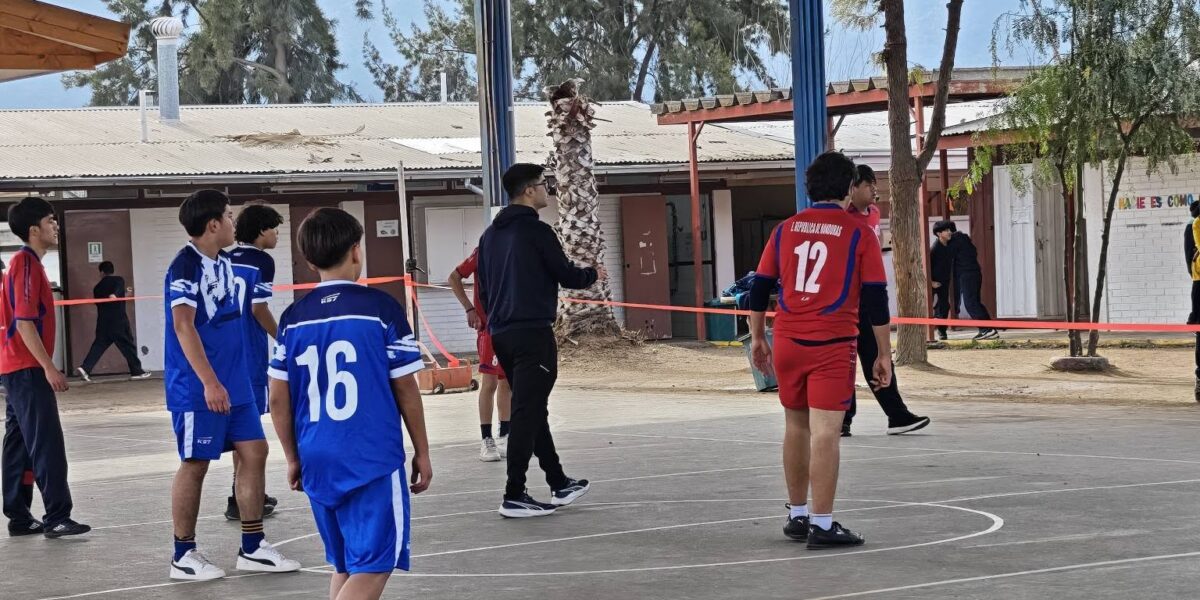 Escuela El Remanso destaca participación de su equipo masculino de balonmano tras ganar tres partidos en campeonato