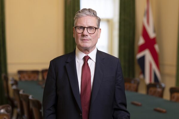 Keir Starmer renuncia como primer ministro británico tras solo dos años en el poder