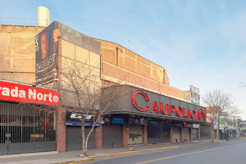 Frontis Teatro Caupolicán.