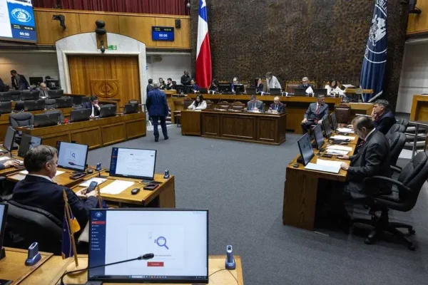 Cámara envía a comisión mixta proyecto que agiliza expulsiones de migrantes irregulares
