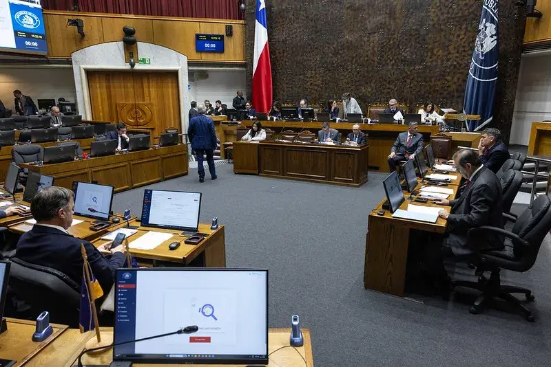 Cámara envía a comisión mixta proyecto que agiliza expulsiones de migrantes irregulares