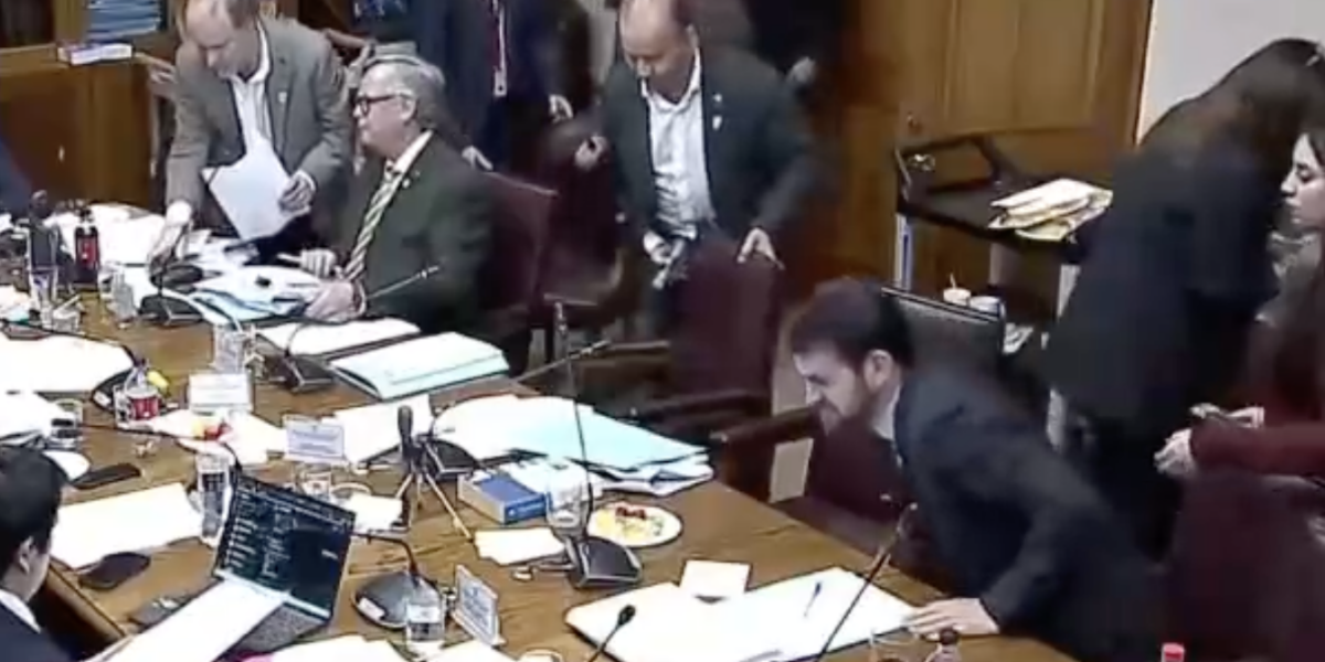 Oposición abandona discusión de megarreforma en Medio Ambiente y advierte posible recurso al TC