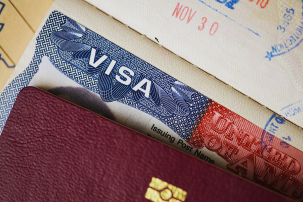 Visas laborales para chilenos en Estados Unidos se duplican tras la pandemia y superan las 2 mil al año