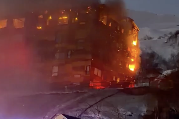 Incendio arrasa Hotel Alto Nevados: Fiscalía sitúa inicio del fuego en el quinto piso y complejo prepara reapertura