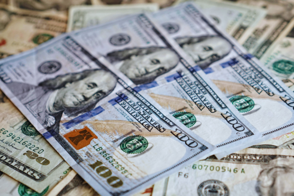 Cobre abajo, petróleo arriba y una Fed más dura: por qué el dólar volvió a acercarse a los $960